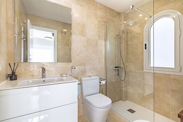 3 soverom Leilighet til salgs i Golden Mile, Marbella med svømmebasseng garasje - € 775 000 (Ref: 9480278)