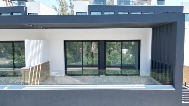 3 soveværelse Semi-Rækkehus til salg i Centro, Estepona med swimmingpool - € 775.000 (Ref: 9480279)