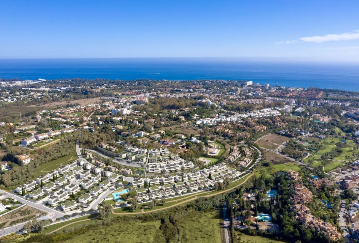 3 soveværelse Semi-Rækkehus til salg i Estepona med swimmingpool - € 775.000 (Ref: 9480279)