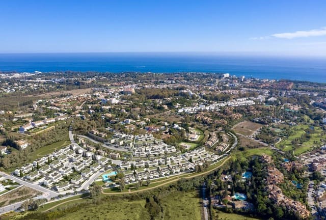 3 soveværelse Semi-Rækkehus til salg i Centro, Estepona med swimmingpool - € 775.000 (Ref: 9480279)