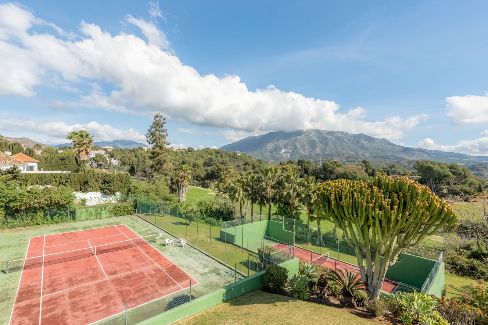 Casa de 3 habitaciones en Nueva Andalucia en venta con piscina - 775.000 € (Ref: 9480281)