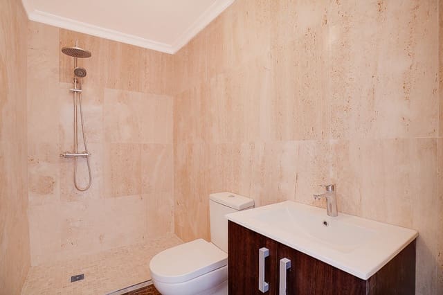 4 soveværelse Villa til salg i Centro, Estepona med swimmingpool garage - € 780.000 (Ref: 9480283)