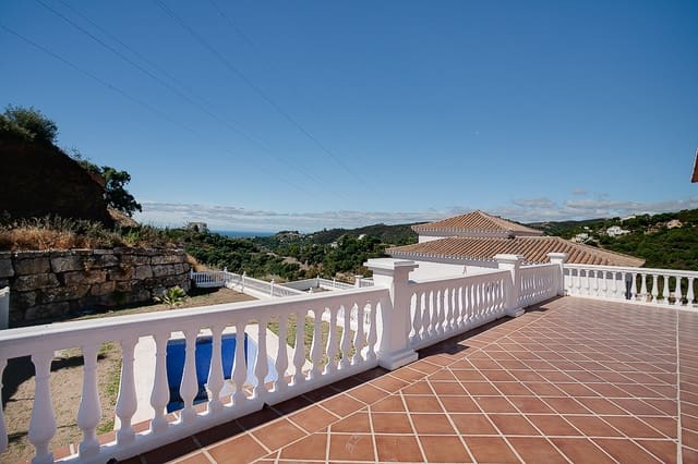 4 soveværelse Villa til salg i Centro, Estepona med swimmingpool garage - € 780.000 (Ref: 9480283)