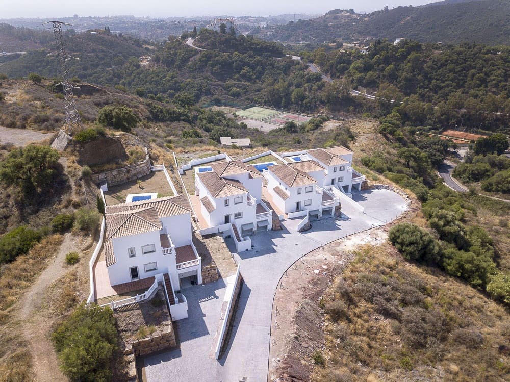 4 soveværelse Villa til salg i Estepona med swimmingpool garage - € 780.000 (Ref: 9480283)