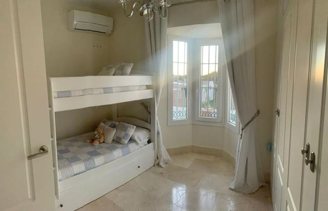 5 soveværelse Villa til salg i San Roque Pueblo, San Roque med swimmingpool - € 780.000 (Ref: 9480284)