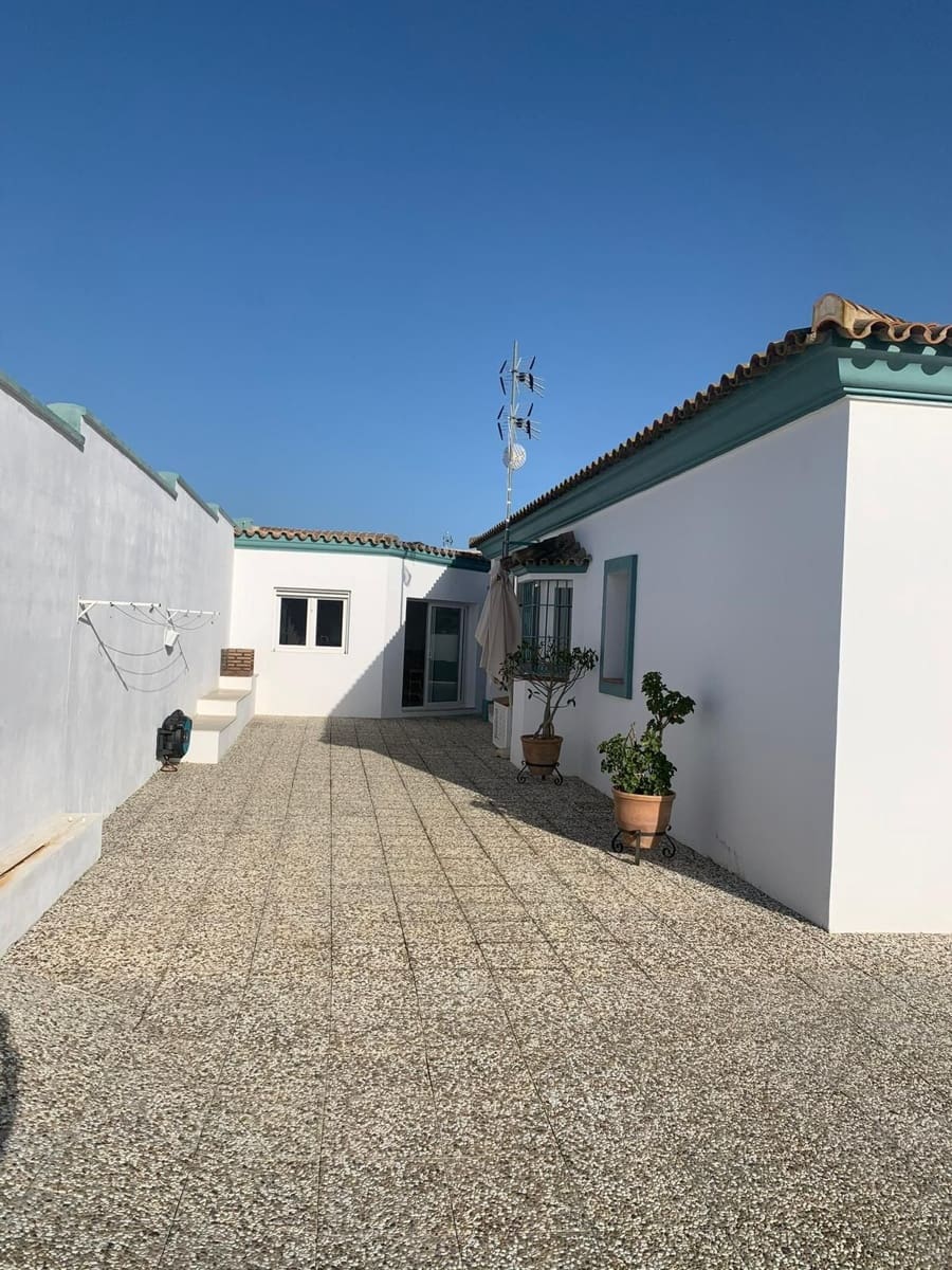 5 soveværelse Villa til salg i San Roque med swimmingpool - € 780.000 (Ref: 9480284)