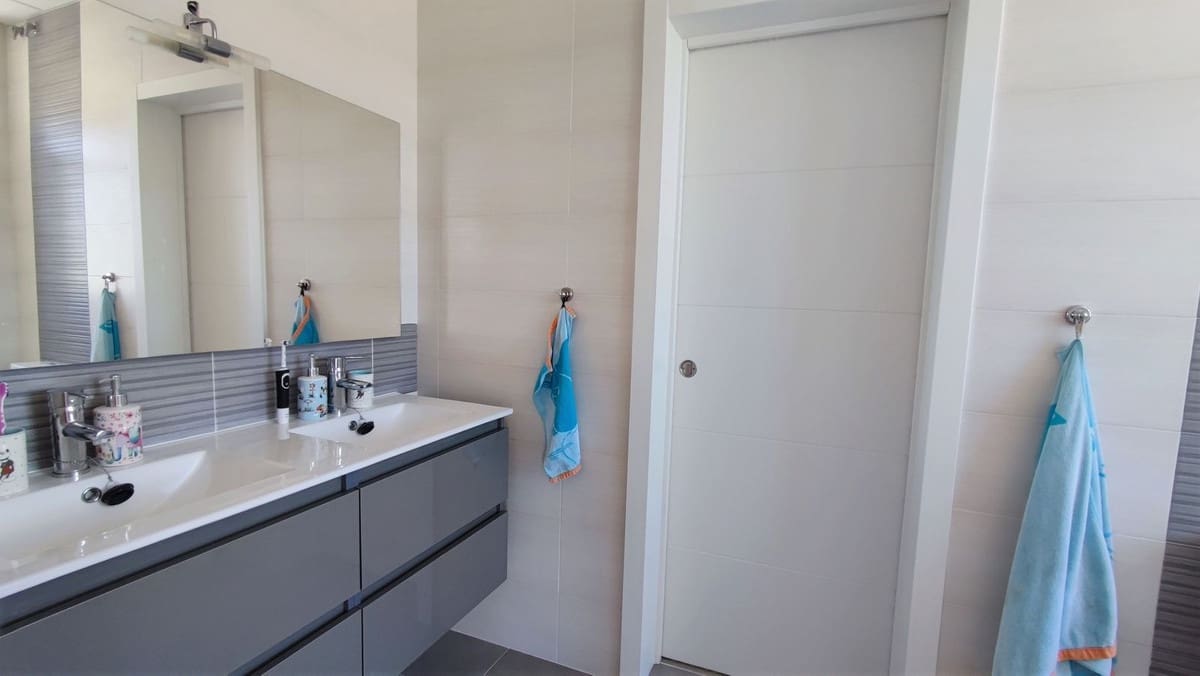 4 bedroom Villa for sale in La Cala Golf with pool garage - € 790,000 (Ref: 9480295)