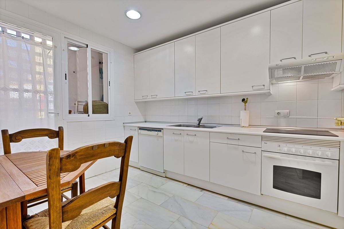 3 bedroom Townhouse for sale in San Pedro de Alcantara with pool garage - € 790,000 (Ref: 9480296)