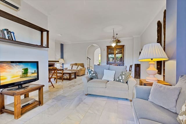 3 bedroom Townhouse for sale in San Pedro de Alcántara Pueblo, Marbella with pool garage - € 790,000 (Ref: 9480296)