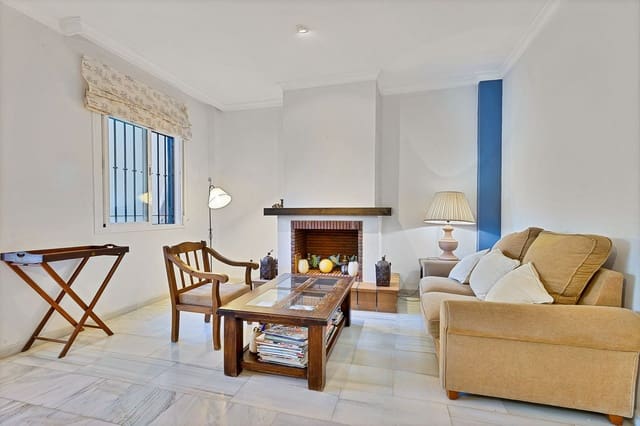 3 bedroom Townhouse for sale in San Pedro de Alcántara Pueblo, Marbella with pool garage - € 790,000 (Ref: 9480296)