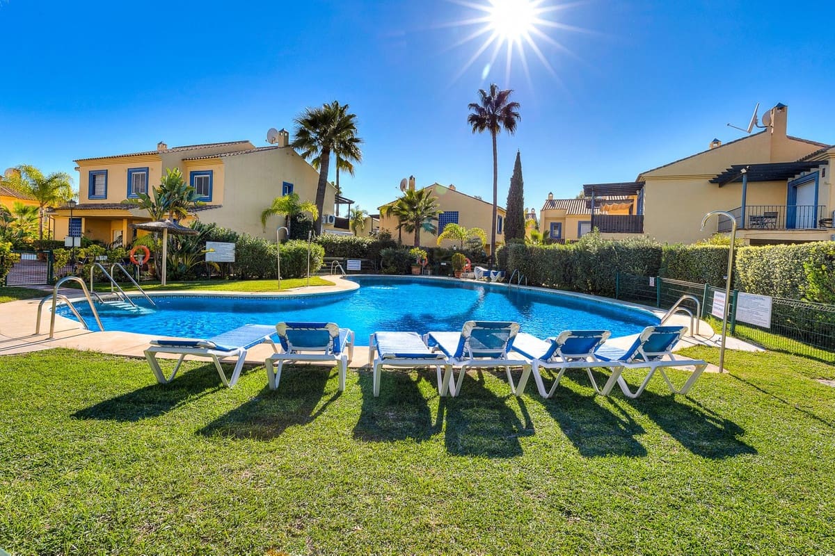 3 bedroom Townhouse for sale in San Pedro de Alcantara with pool garage - € 790,000 (Ref: 9480296)