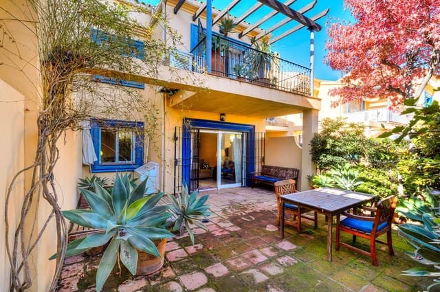 3 bedroom Townhouse for sale in San Pedro de Alcántara Pueblo, Marbella with pool garage - € 790,000 (Ref: 9480296)