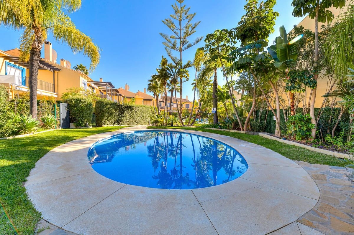 3 sovrum Hus till salu i San Pedro de Alcantara med pool garage - 790 000 € (Ref: 9480296)
