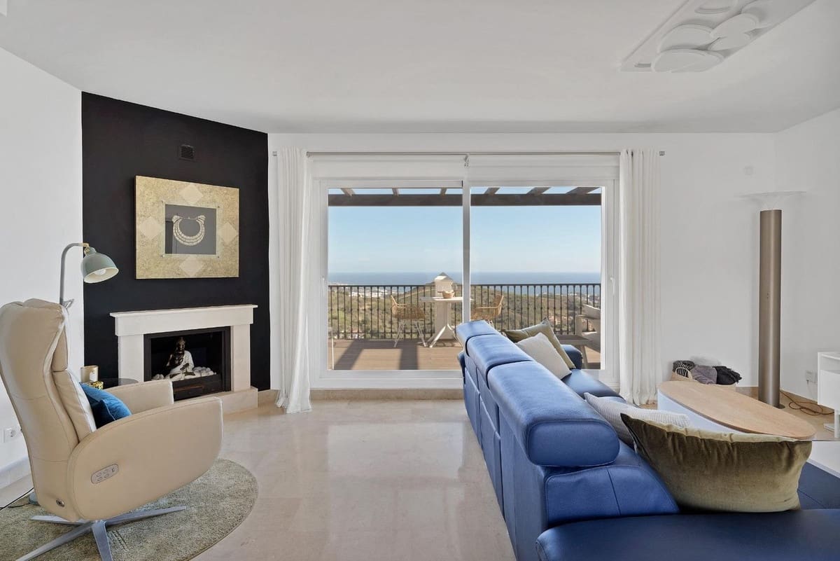 2 bedroom Penthouse for sale in Calahonda with pool garage - € 795,000 (Ref: 9480300)