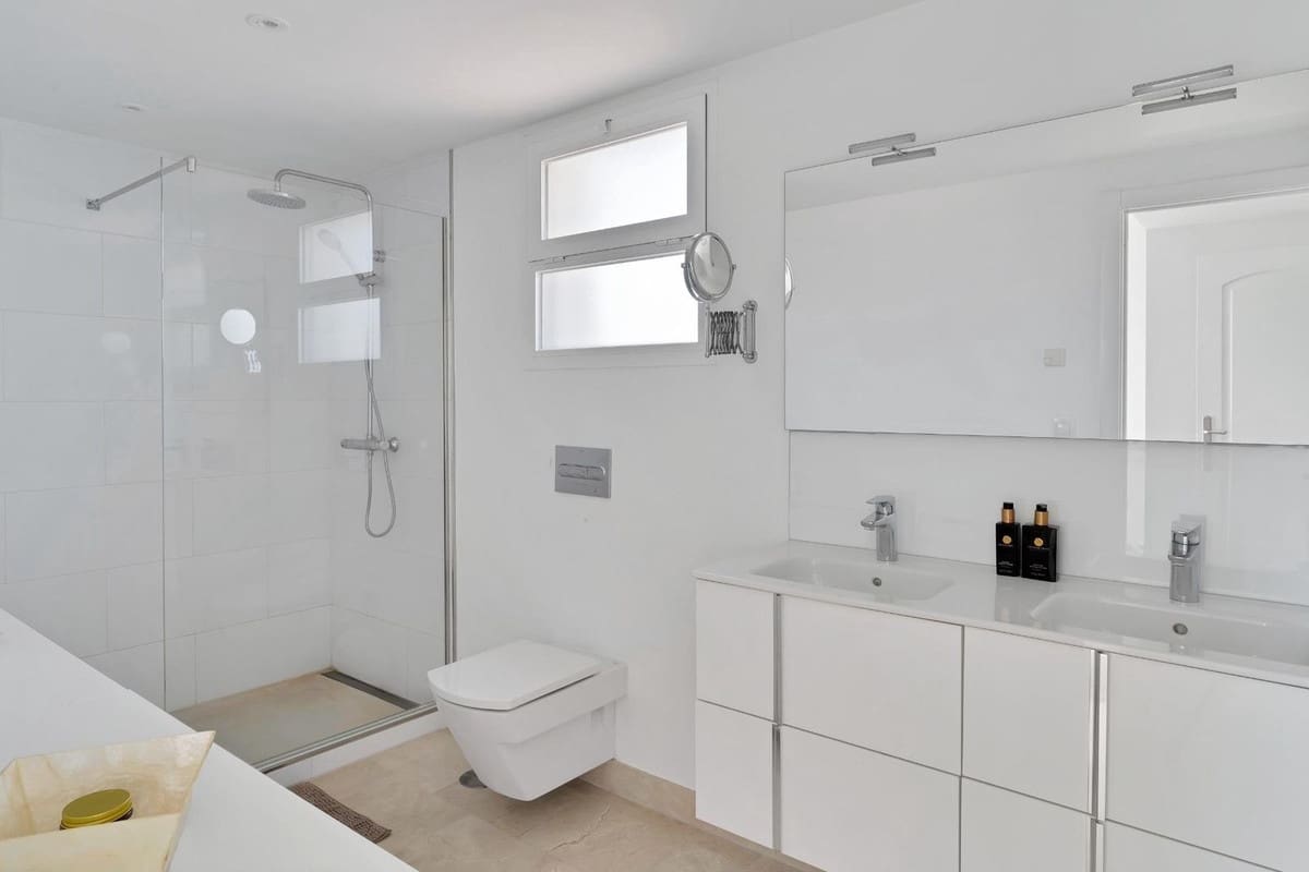 2 bedroom Penthouse for sale in Calahonda with pool garage - € 795,000 (Ref: 9480300)