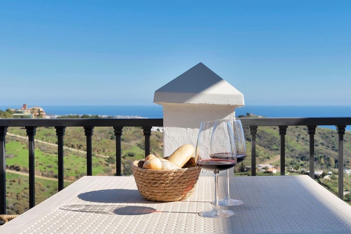 2 bedroom Penthouse for sale in Calahonda with pool garage - € 795,000 (Ref: 9480300)