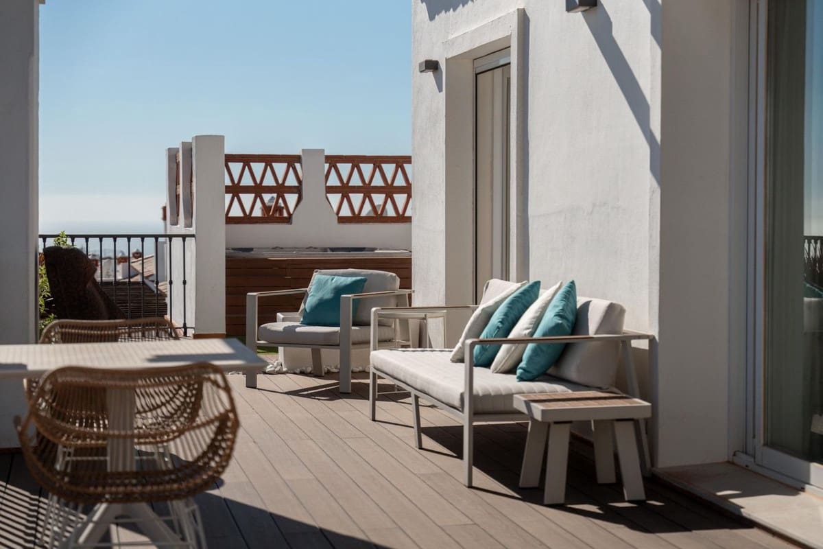 2 bedroom Penthouse for sale in Calahonda with pool garage - € 795,000 (Ref: 9480300)