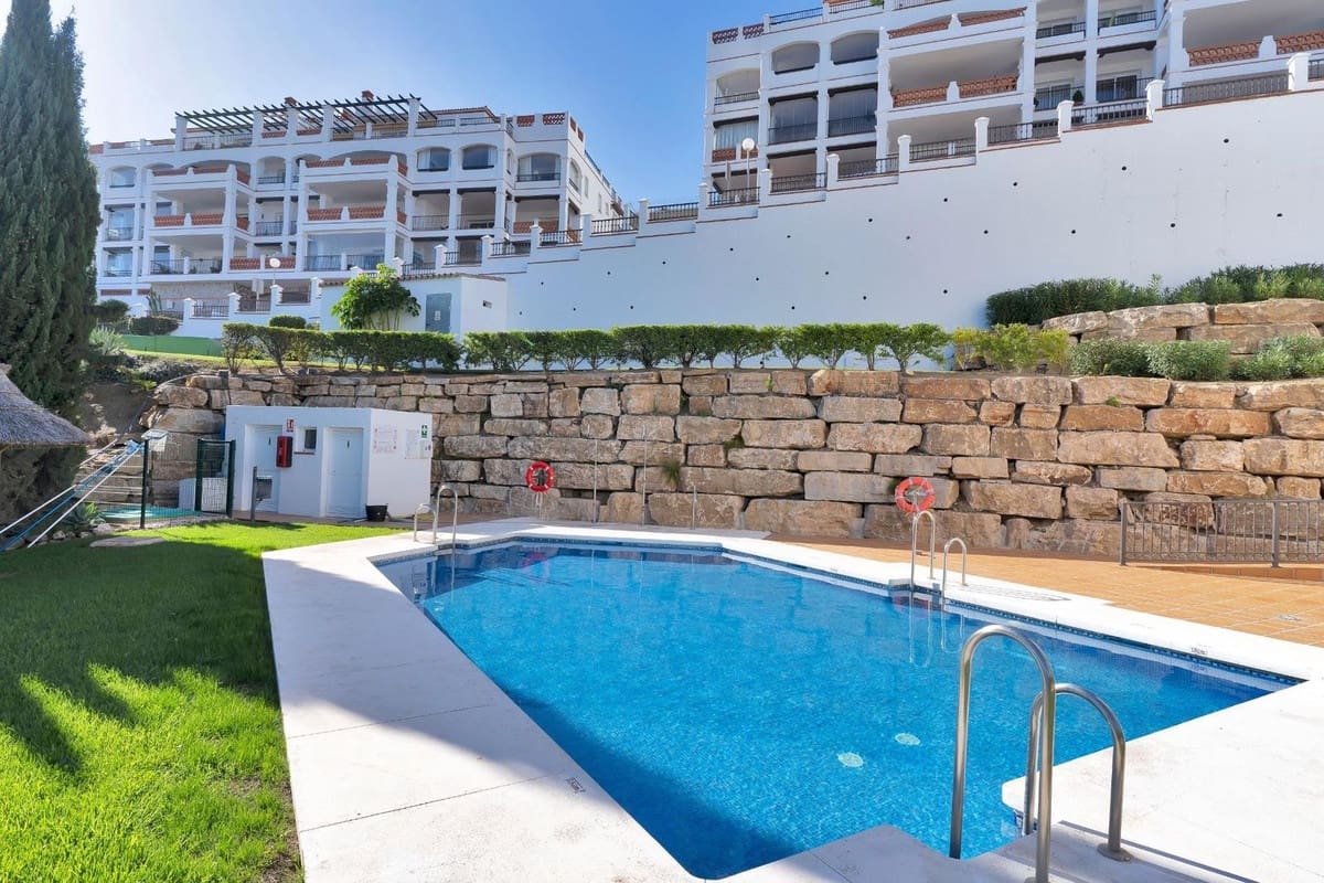 2 bedroom Penthouse for sale in Calahonda with pool garage - € 795,000 (Ref: 9480300)