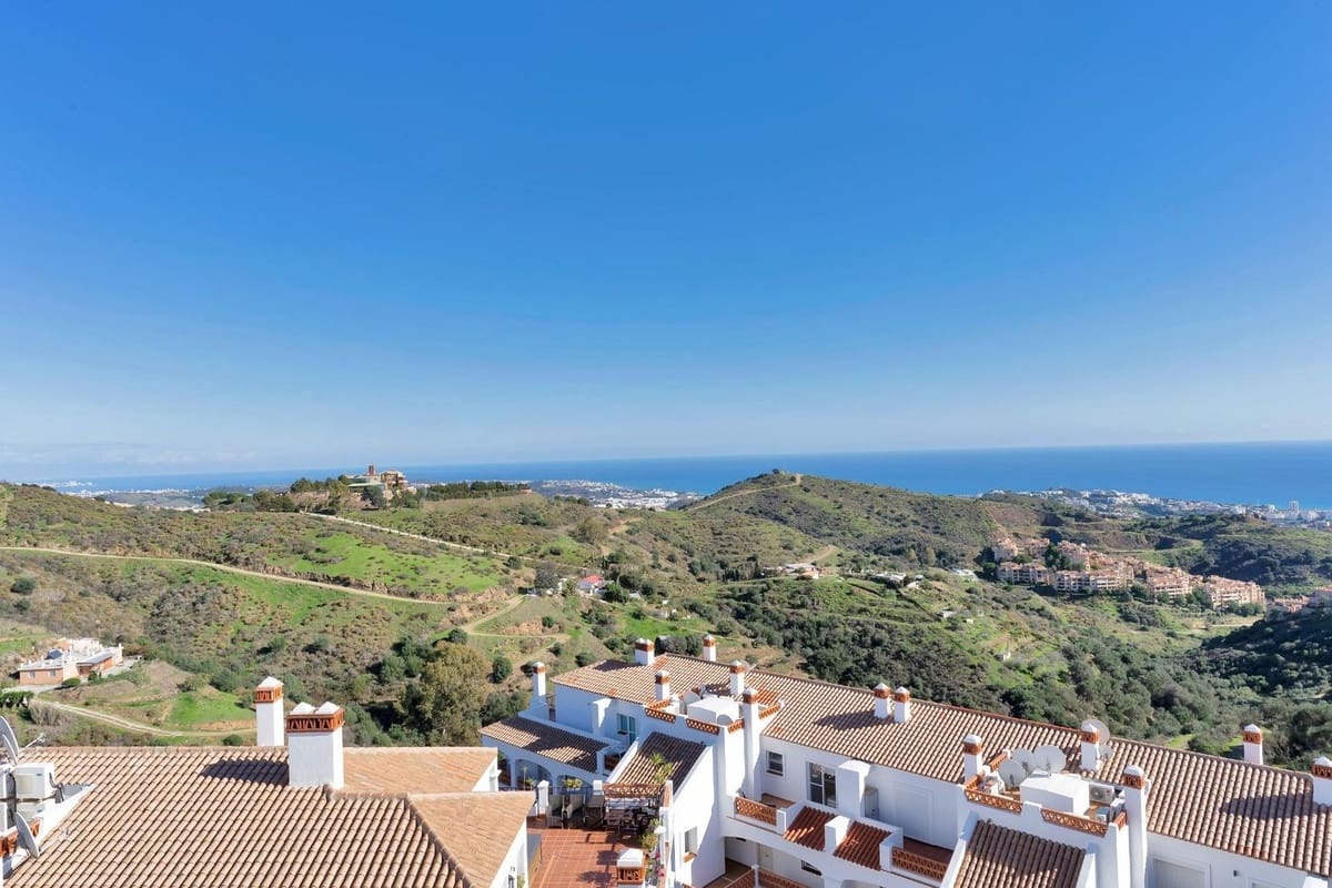 2 bedroom Penthouse for sale in Calahonda with pool garage - € 795,000 (Ref: 9480300)