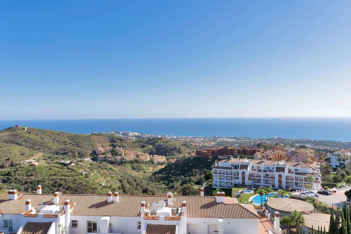 2 bedroom Penthouse for sale in Calahonda with pool garage - € 795,000 (Ref: 9480300)