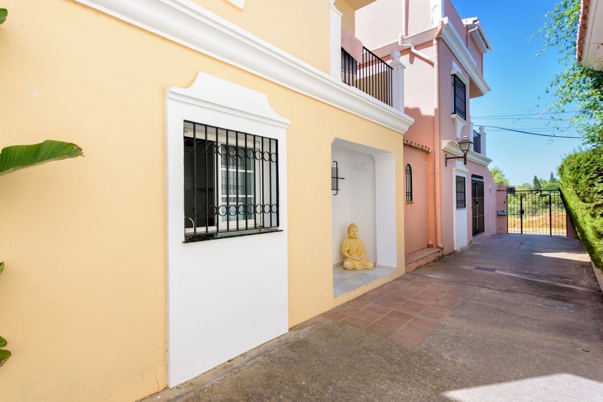 4 bedroom Villa for sale in Bel-Air with pool - € 795,000 (Ref: 9480304)