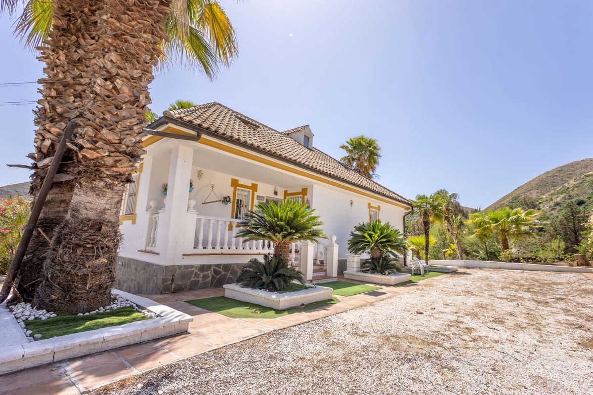 4 bedroom Villa for sale in Alhaurin el Grande with pool garage - € 795,000 (Ref: 9480305)