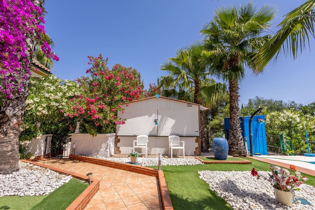 4 bedroom Villa for sale in Alhaurin el Grande with pool garage - € 795,000 (Ref: 9480305)