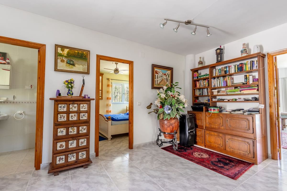 4 bedroom Villa for sale in Alhaurin el Grande with pool garage - € 795,000 (Ref: 9480305)