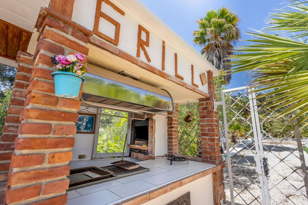 4 bedroom Villa for sale in Alhaurin el Grande with pool garage - € 795,000 (Ref: 9480305)