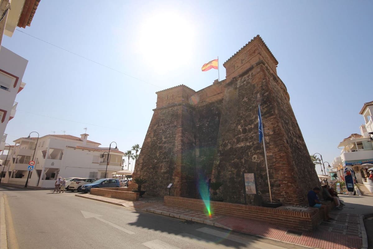 6 soveværelse Semi-Rækkehus til salg i La Cala de Mijas med garage - € 795.000 (Ref: 9480306)