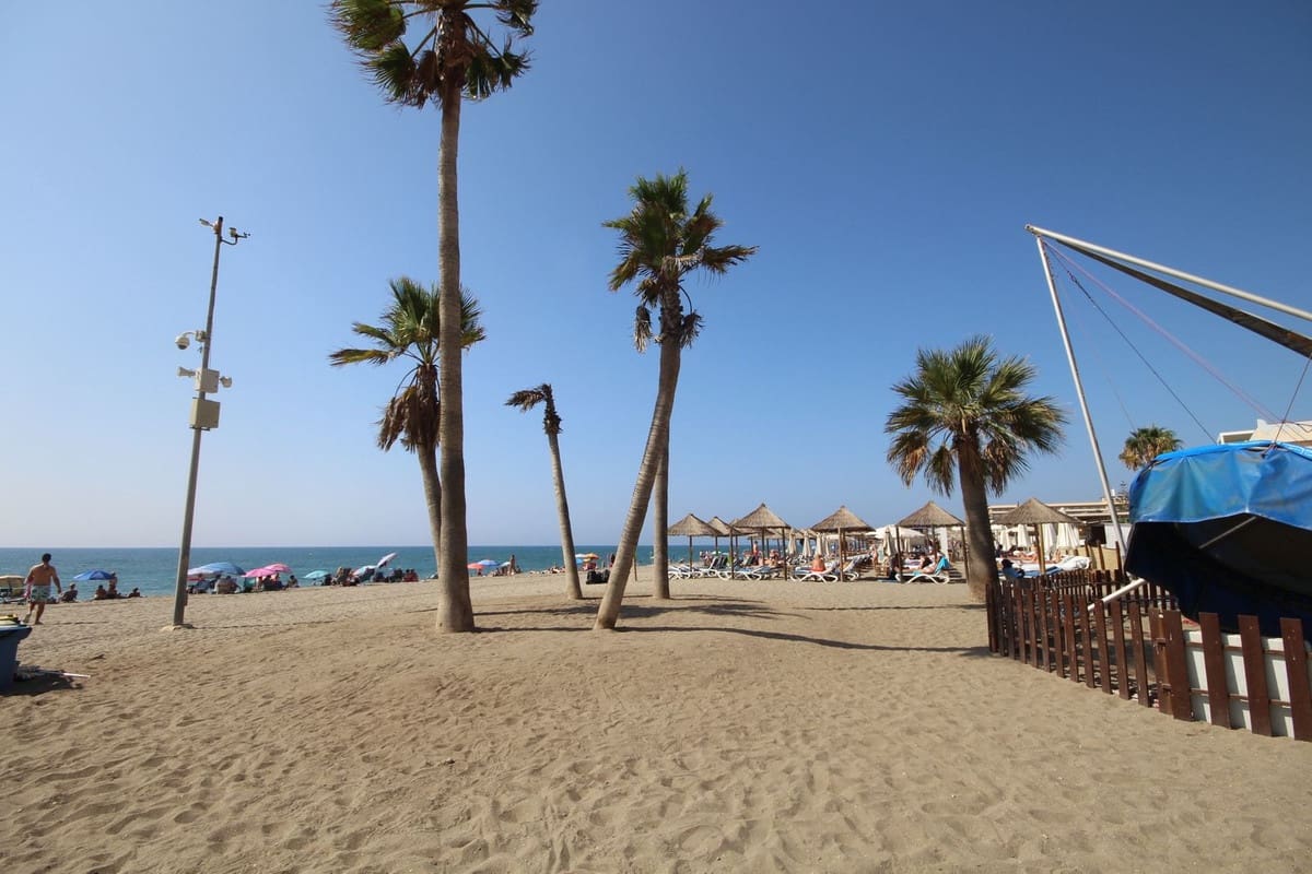 6 soveværelse Semi-Rækkehus til salg i La Cala de Mijas med garage - € 795.000 (Ref: 9480306)