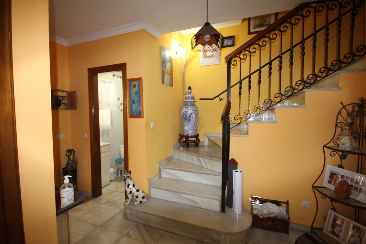 6 soveværelse Semi-Rækkehus til salg i La Cala de Mijas med garage - € 795.000 (Ref: 9480306)