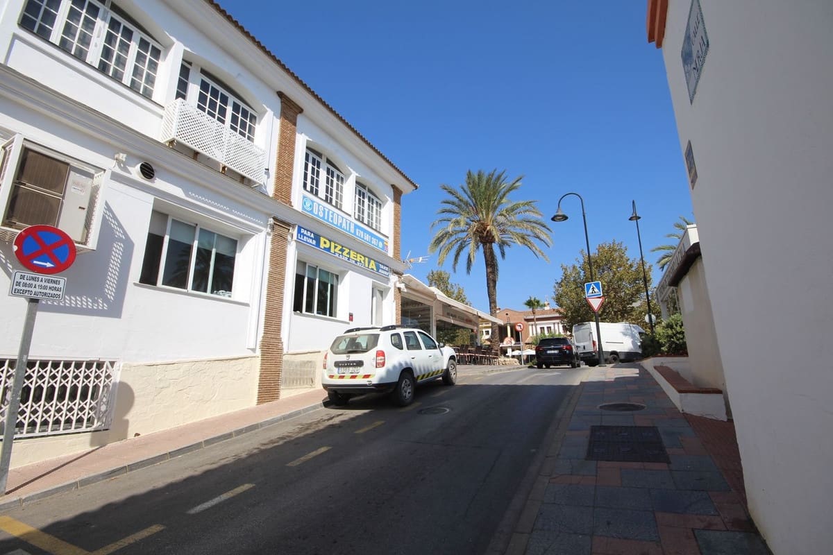 6 soveværelse Semi-Rækkehus til salg i La Cala de Mijas med garage - € 795.000 (Ref: 9480306)
