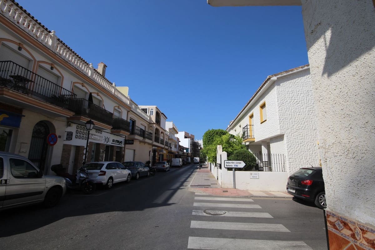 6 soveværelse Semi-Rækkehus til salg i La Cala de Mijas med garage - € 795.000 (Ref: 9480306)