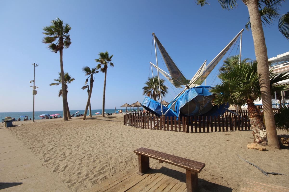 6 soveværelse Semi-Rækkehus til salg i La Cala de Mijas med garage - € 795.000 (Ref: 9480306)