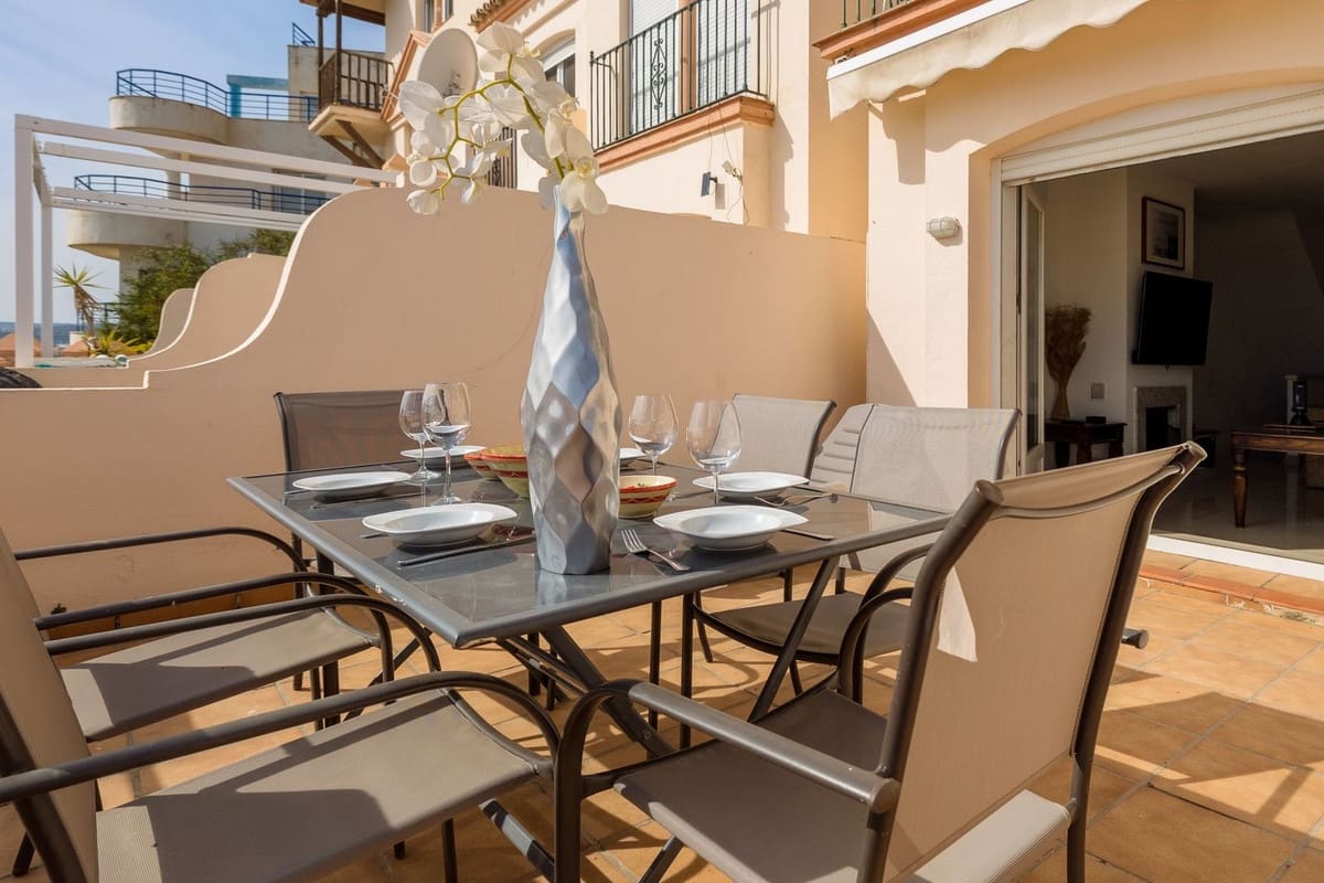 Casa de 4 habitaciones en Estepona en venta con piscina - 795.000 € (Ref: 9480307)