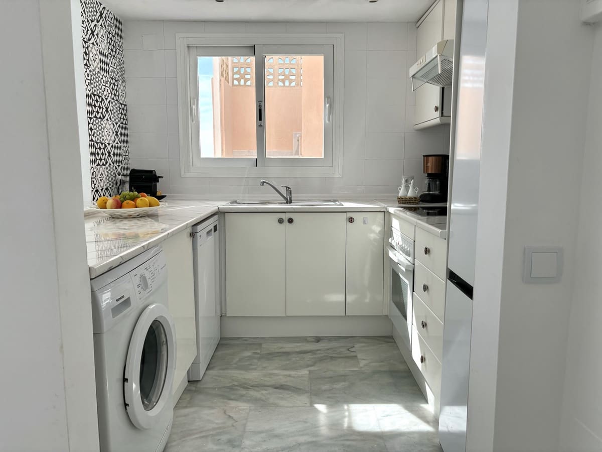 2 soveværelse Penthouse til salg i Estepona med swimmingpool - € 798.000 (Ref: 9480310)