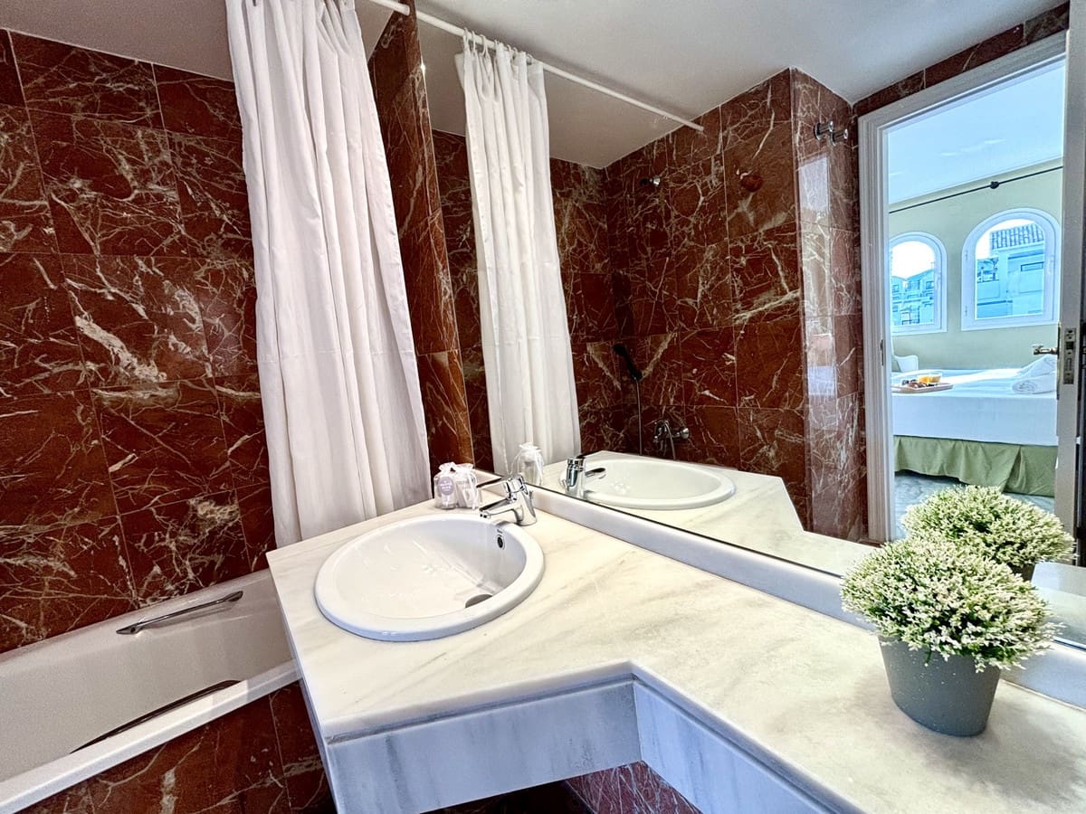 2 soveværelse Penthouse til salg i Estepona med swimmingpool - € 798.000 (Ref: 9480310)