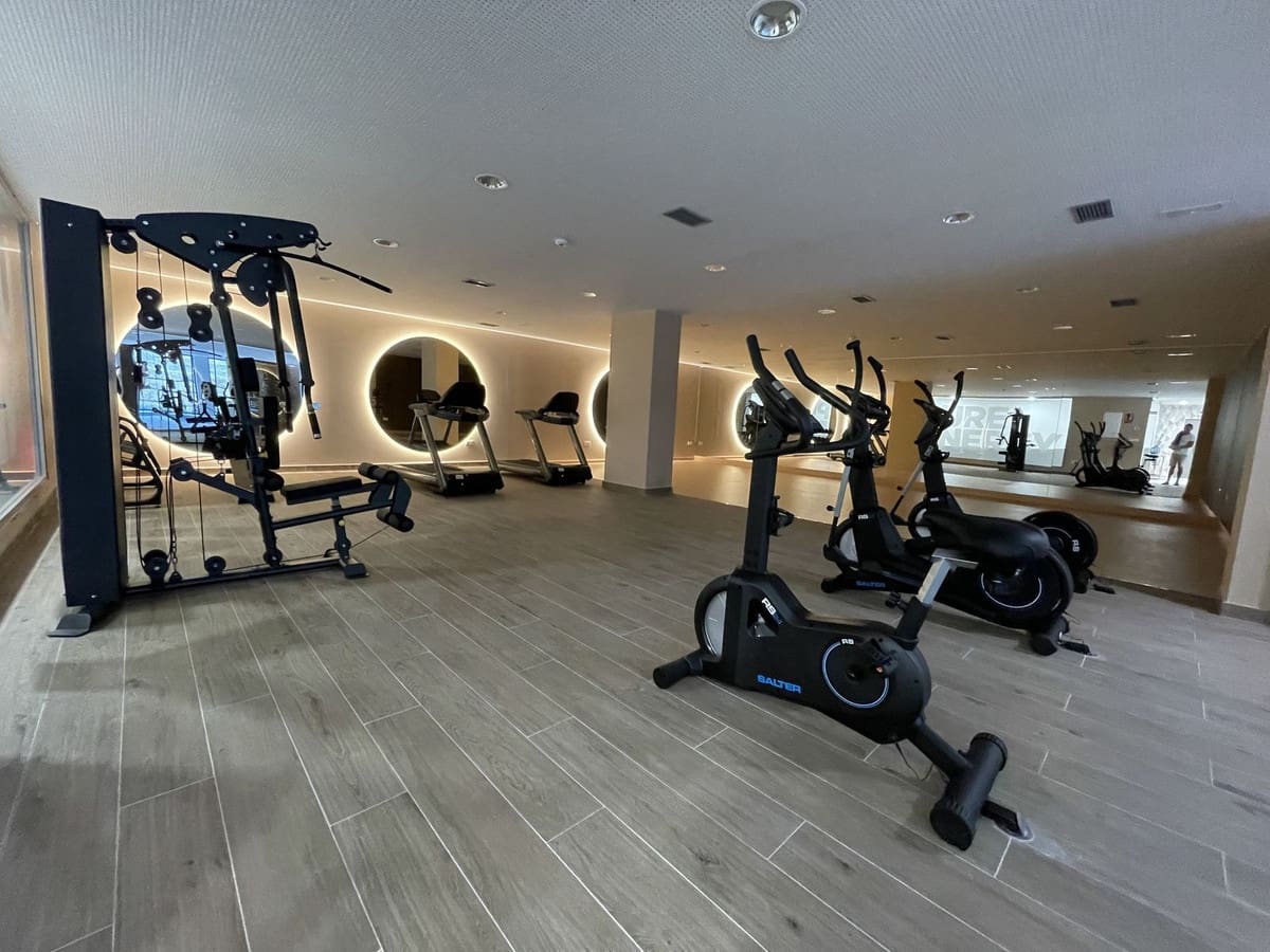 3 soveværelse Lejlighed til salg i Estepona med swimmingpool - € 799.000 (Ref: 9480313)