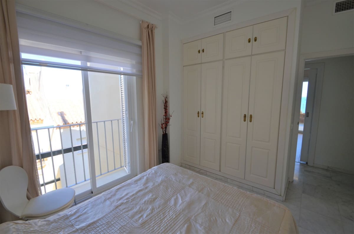 3 bedroom Penthouse for sale in La Duquesa / Puerto de la Duquesa with pool garage - € 799,000 (Ref: 9480315)