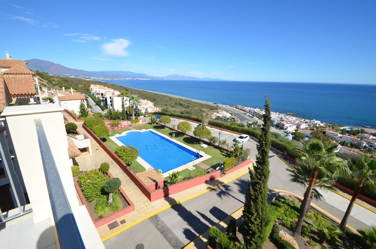 3 bedroom Penthouse for sale in La Duquesa / Puerto de la Duquesa with pool garage - € 799,000 (Ref: 9480315)
