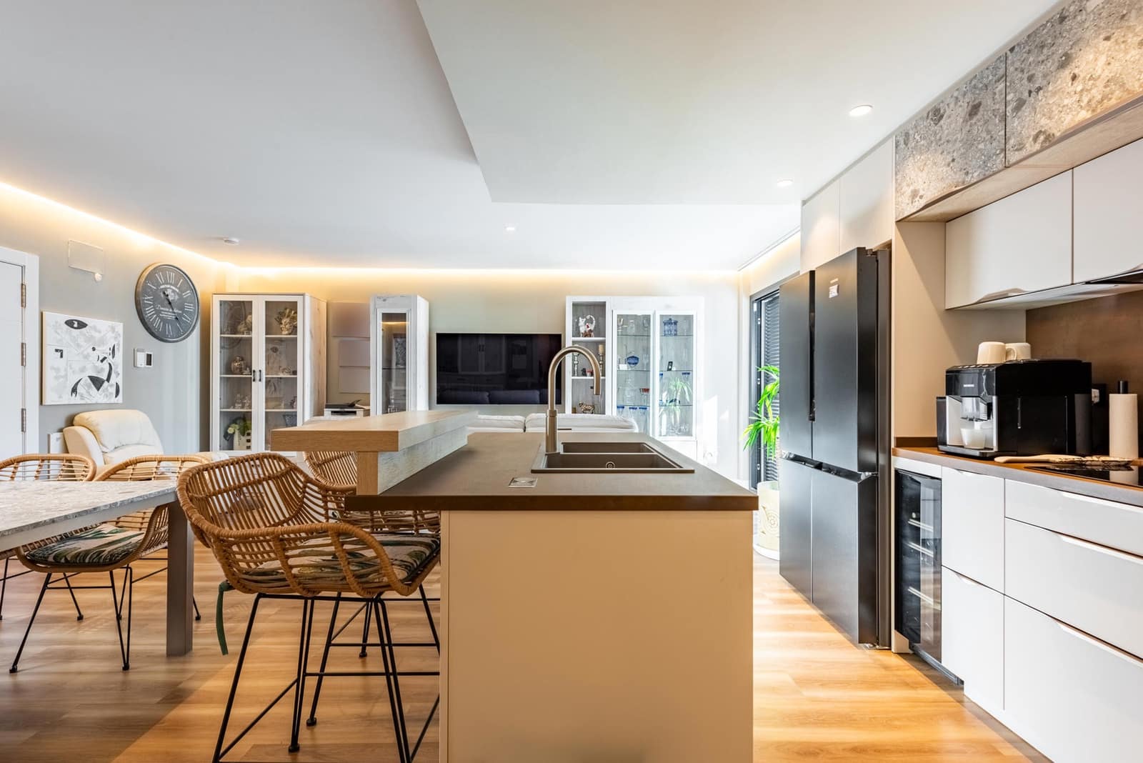 4 quarto Apartamento para venda em Estepona com piscina garagem - 799 000 € (Ref: 9480316)