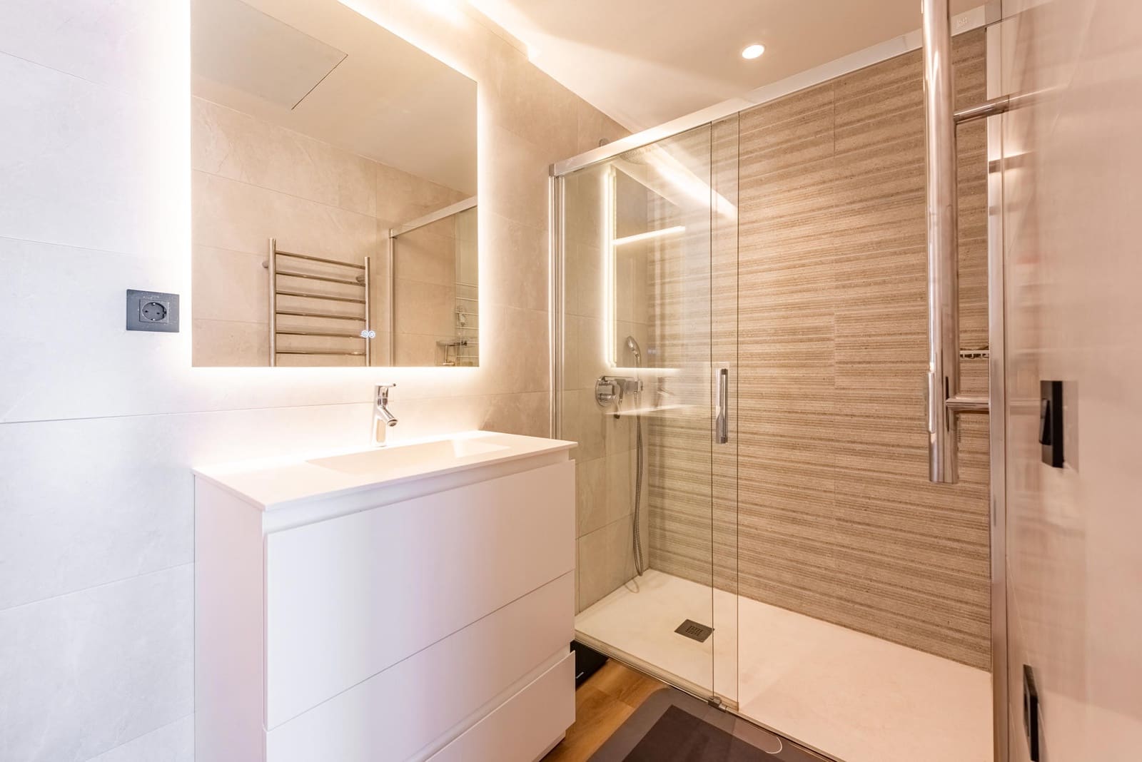 4 quarto Apartamento para venda em Estepona com piscina garagem - 799 000 € (Ref: 9480316)