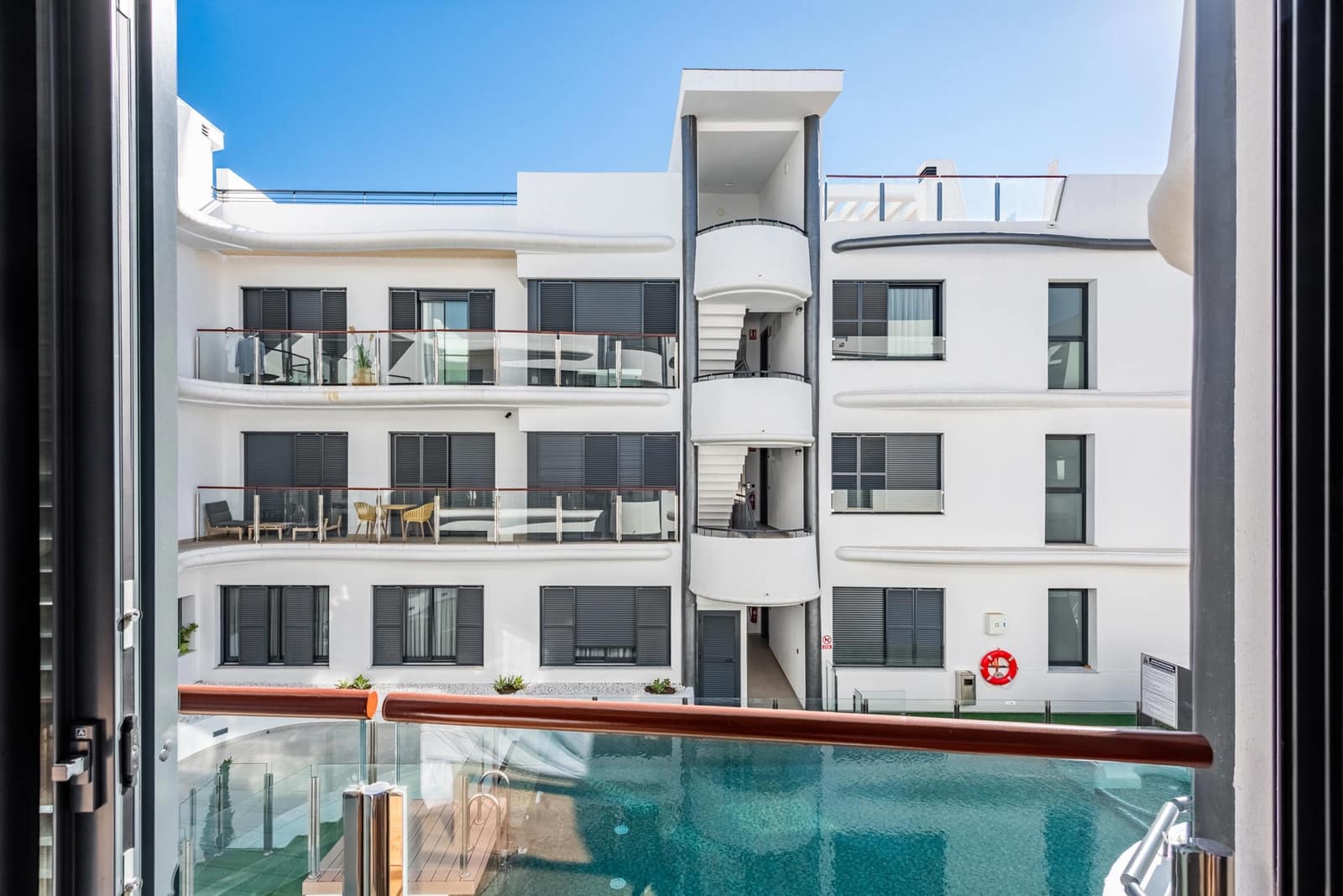 4 quarto Apartamento para venda em Estepona com piscina garagem - 799 000 € (Ref: 9480316)