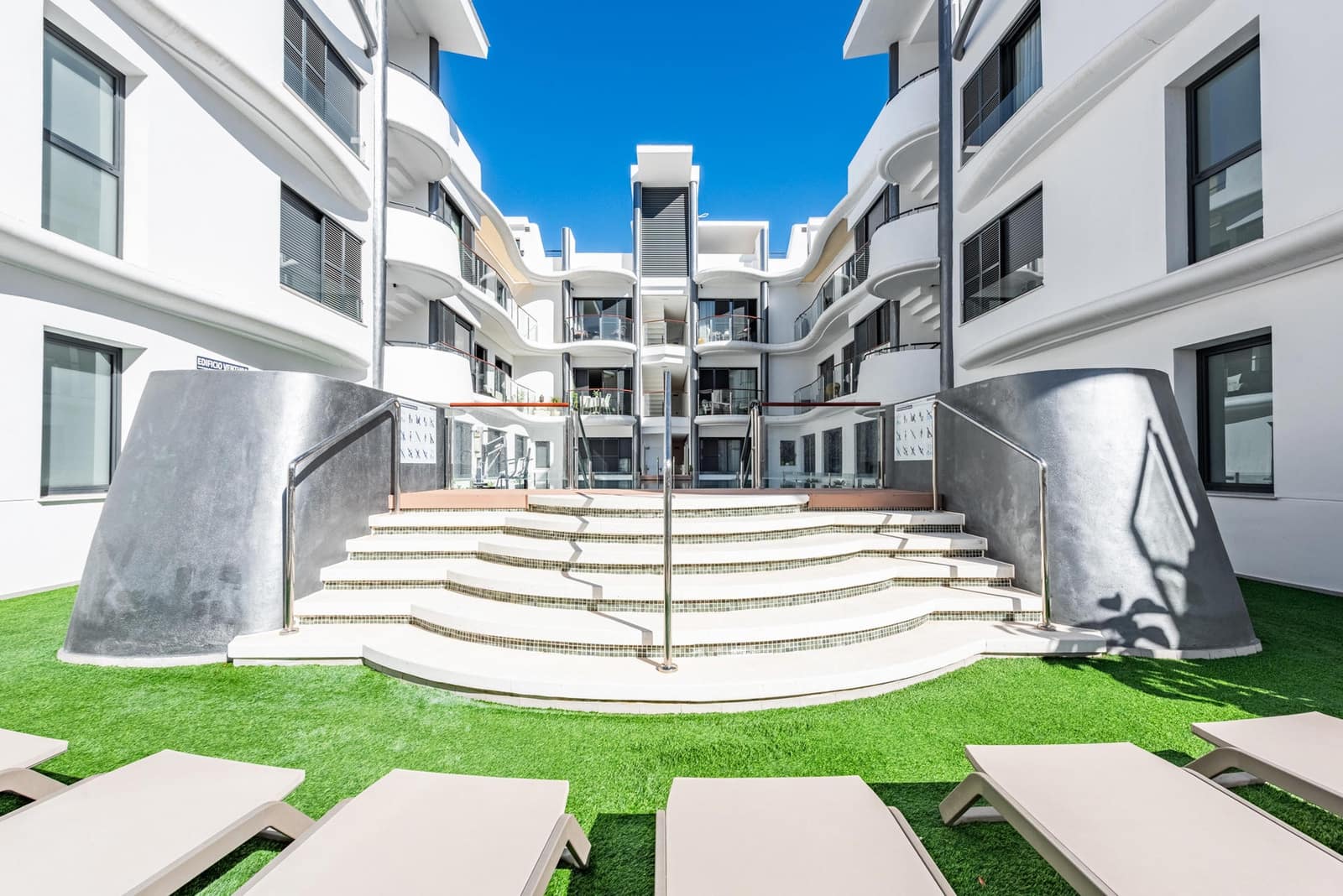 4 quarto Apartamento para venda em Estepona com piscina garagem - 799 000 € (Ref: 9480316)