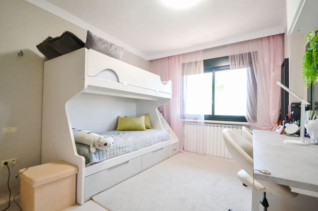 3 makuuhuone Kattohuoneisto myytävänä paikassa Nueva Atalaya, Estepona mukana uima-altaan - 800 000 € (Ref: 9480319)