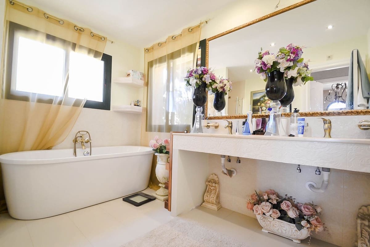 3 makuuhuone Kattohuoneisto myytävänä paikassa Estepona mukana uima-altaan - 800 000 € (Ref: 9480319)