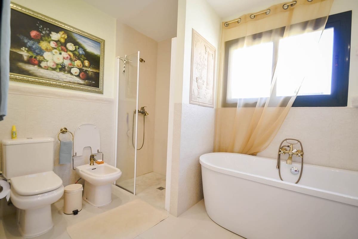 3 makuuhuone Kattohuoneisto myytävänä paikassa Estepona mukana uima-altaan - 800 000 € (Ref: 9480319)