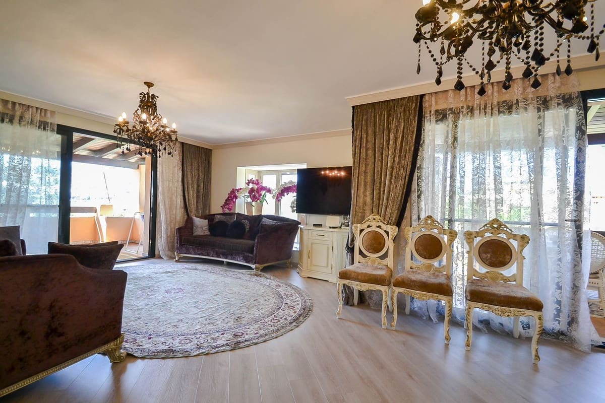 3 makuuhuone Kattohuoneisto myytävänä paikassa Estepona mukana uima-altaan - 800 000 € (Ref: 9480319)