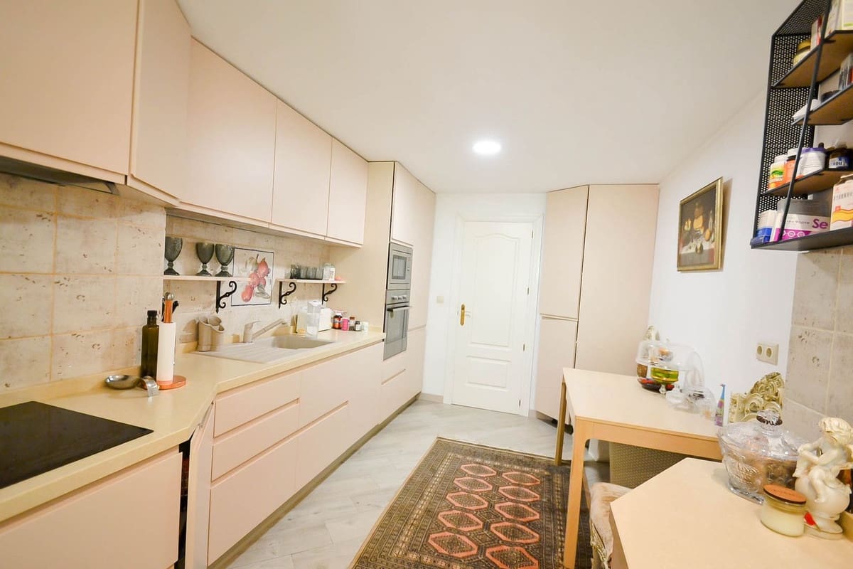 3 makuuhuone Kattohuoneisto myytävänä paikassa Estepona mukana uima-altaan - 800 000 € (Ref: 9480319)